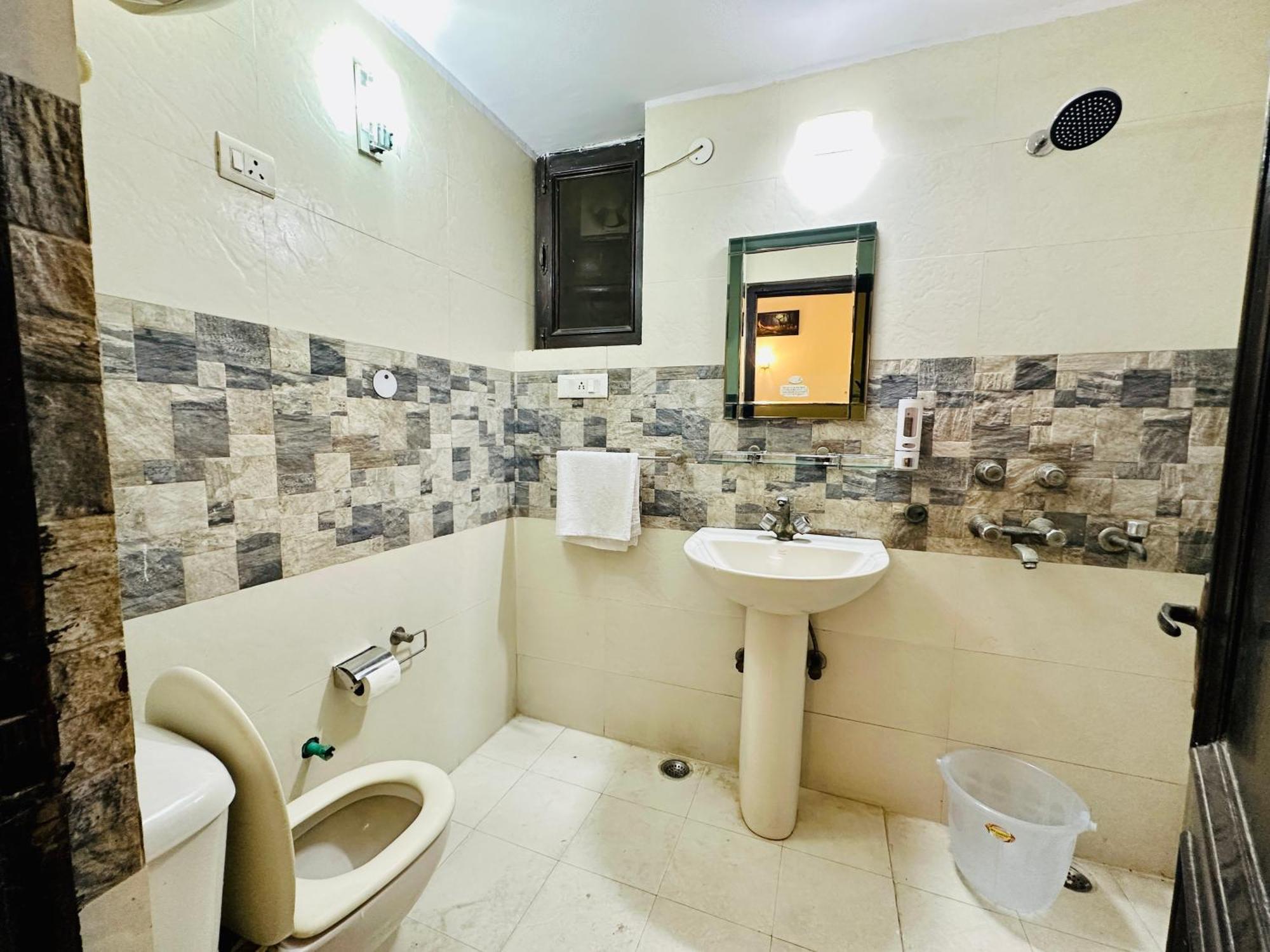 ホテル The White Scent-Near Noida Sector 18 Metro エクステリア 写真