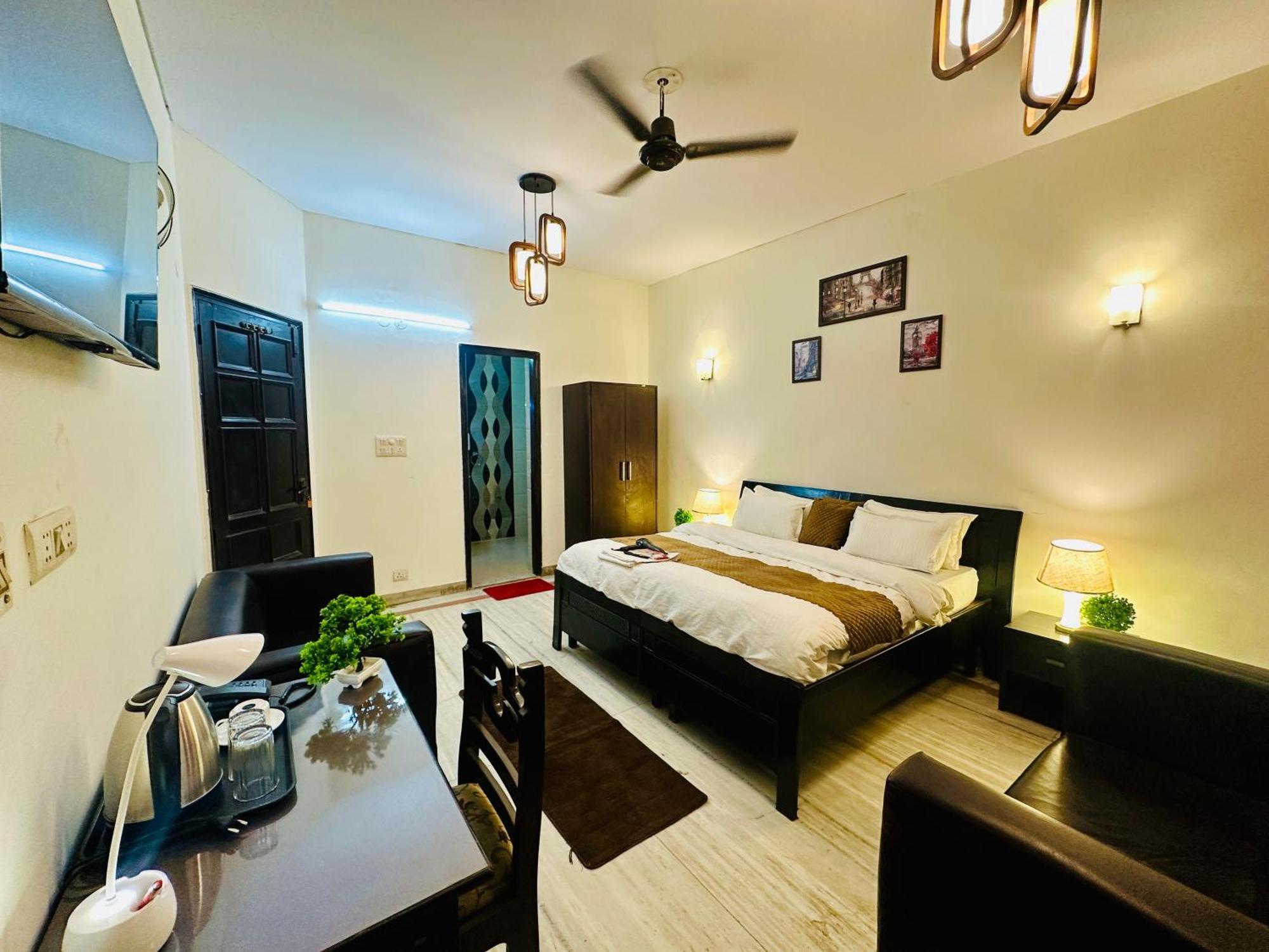 ホテル The White Scent-Near Noida Sector 18 Metro エクステリア 写真