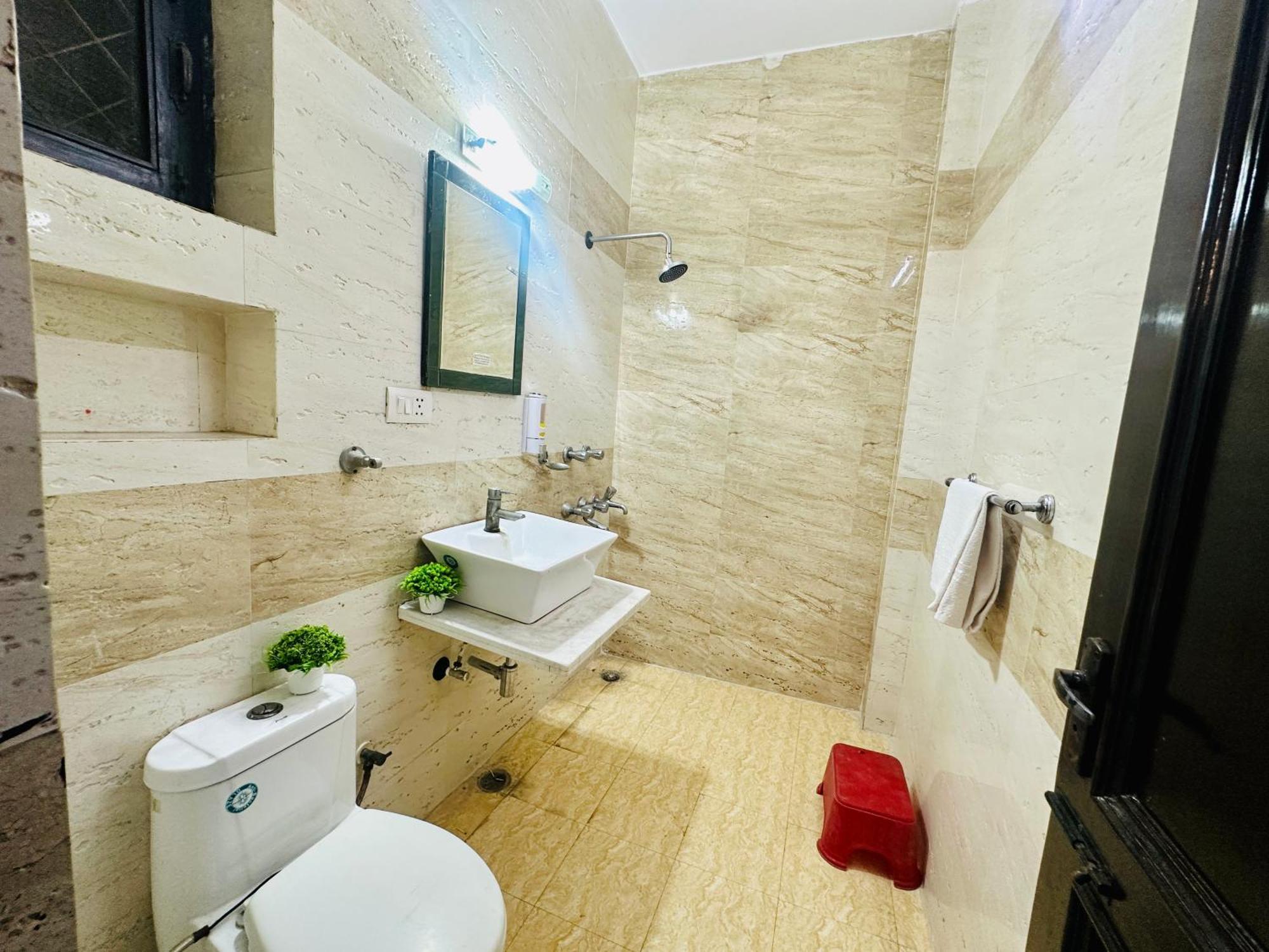 ホテル The White Scent-Near Noida Sector 18 Metro エクステリア 写真